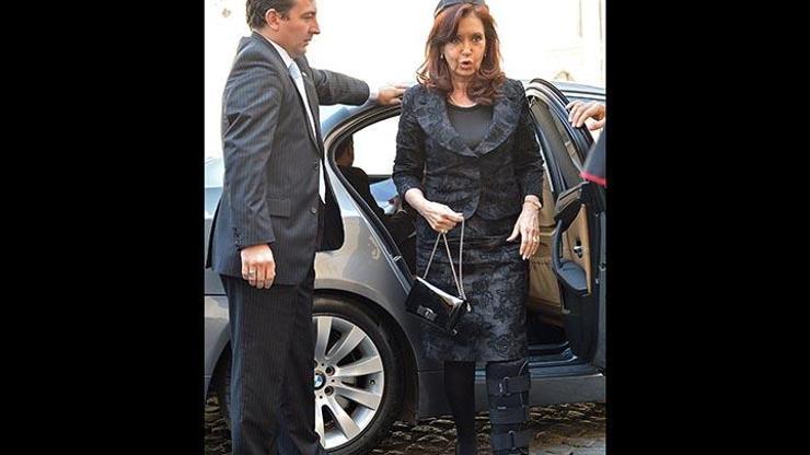 Arjantin Devlet  Başkanı Kirchner tatilde ayağını kırdı