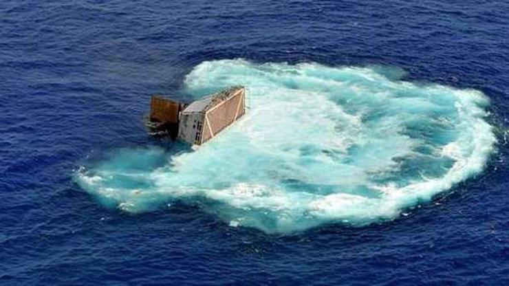 İskoçyada yük gemisi battı: 8 kişi kayıp