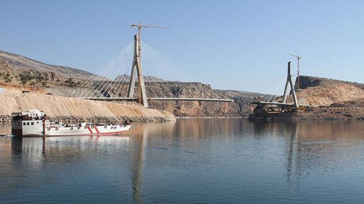 Türkiyenin üçüncü büyük köprüsü 33 ayda tamamlandı
