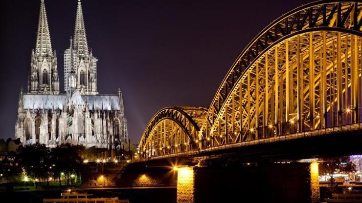 Köln Katedrali ışıklarını İslam için söndürecek