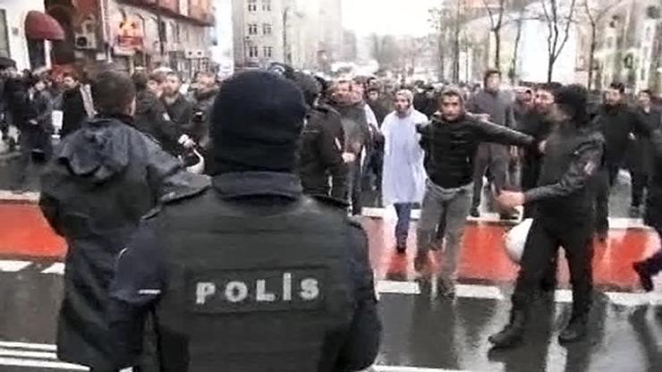 Taksimde Uygur Türklerine destek eylemine polis müdahalesi