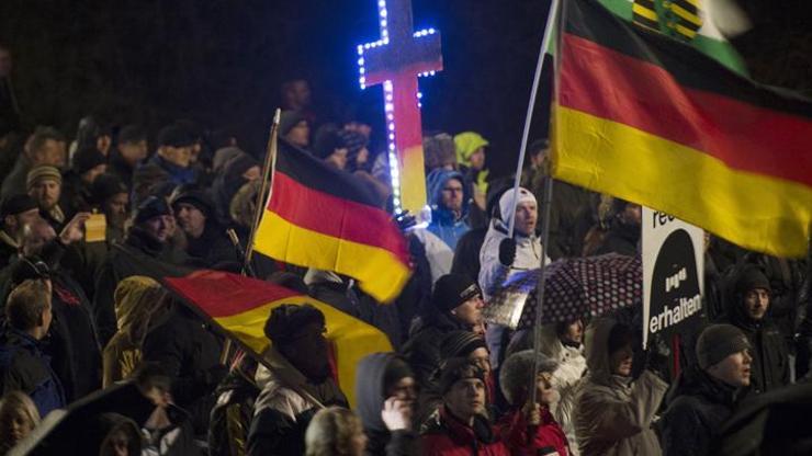 Almanyada İslam karşıtları Hz. Muhammed karikatürlerini yasakladı