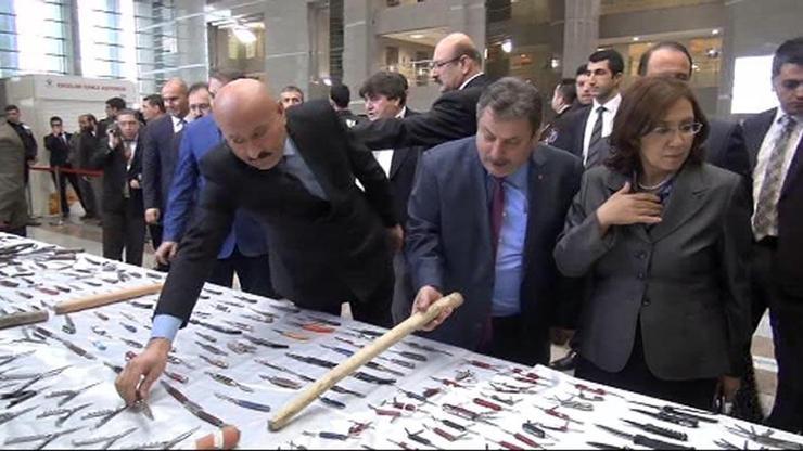 Adliyede yakalanan suç aletleri sergilendi