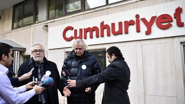 Ünlü sanatçılardan  Cumhuriyet Gazetesine ziyaret