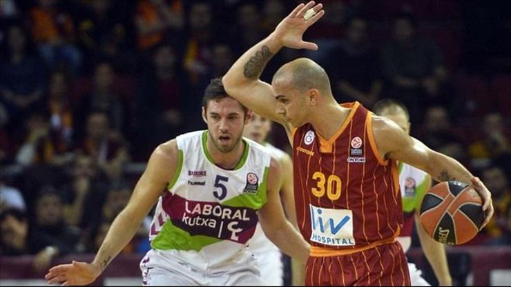 Carlos Arroyo sakatlandı