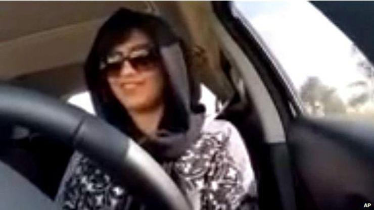 Araba yasağına meydan okuyan Suudi kadınlar serbest