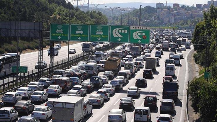 İstanbulda bitmeyen trafik çilesi