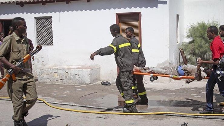 Mogadişuda Eş-Şebab bakanların uğrak yerine bombalı saldırı düzenledi