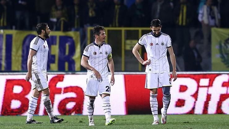 Fenerbahçeye derbi öncesi çifte şok
