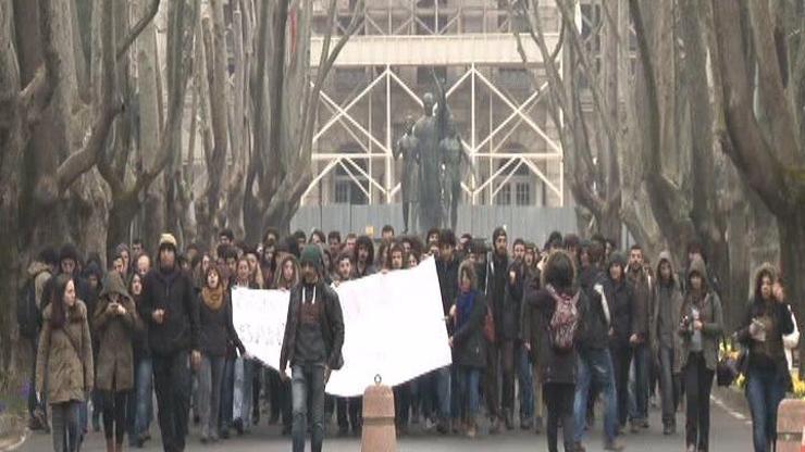 İstanbul Üniversitesinde Raşit Tükel eylemi