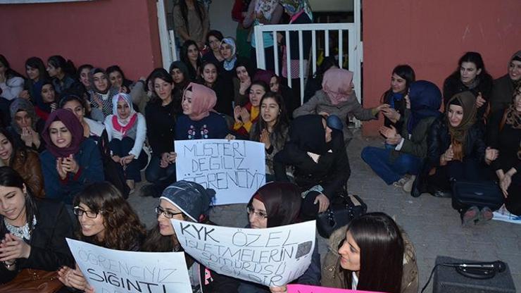 Şanlıurfada kız öğrencilerden yurt protestosu