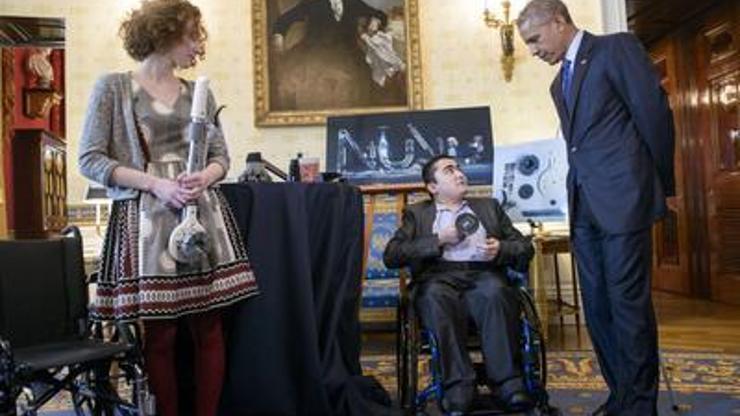 Obama tekerlekli sandalyede