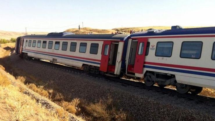 İzmirde yolcu treni raydan çıktı