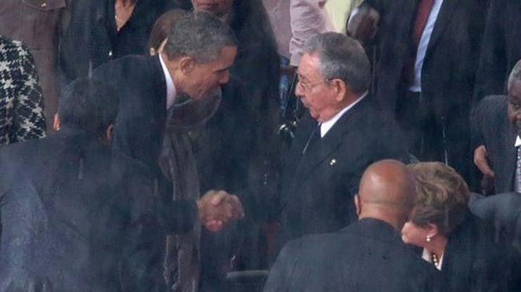 Castro ve Obama el sıkıştı