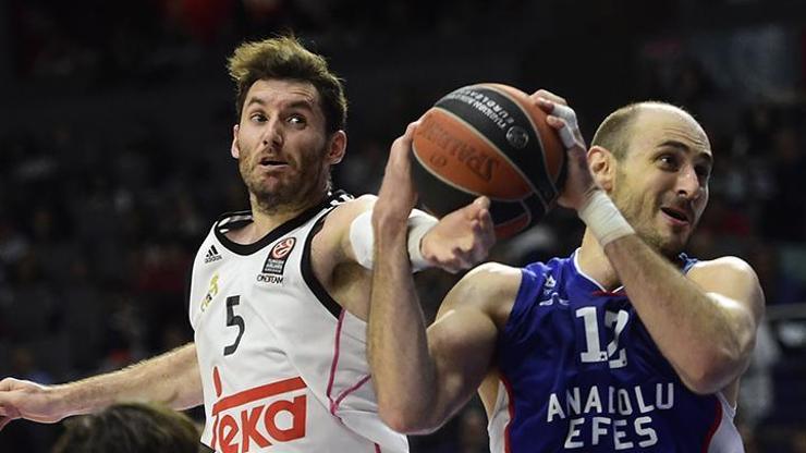 Anadolu Efes 17 sayılık farkı koruyamadı