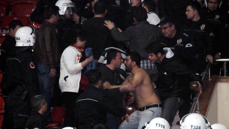 Fenerbahçe-Galatasaray derbisinde olay