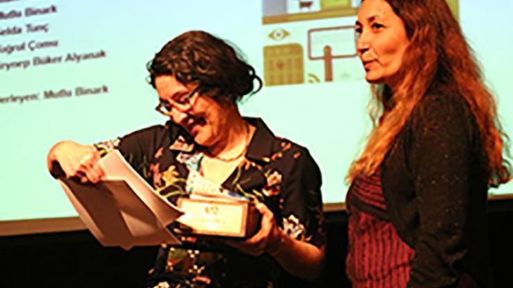 İLAD Yılın İletişim Araştırması Ödülü Mutlu Binark ve ekibine verildi