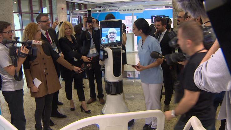Artık hastaları robotlar ziyaret edecekler