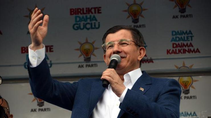 Başbakan Davutoğlu Bahçeliyi yuhalatmadı