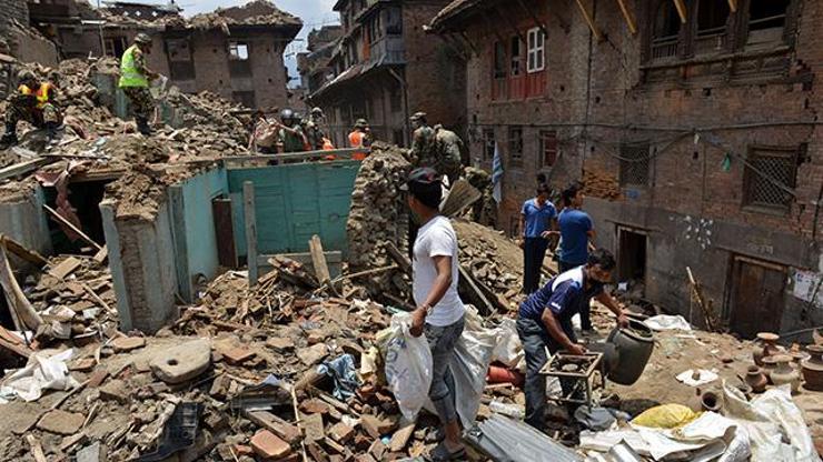 İkinci bir depremin vurduğu Nepalde durum kötü