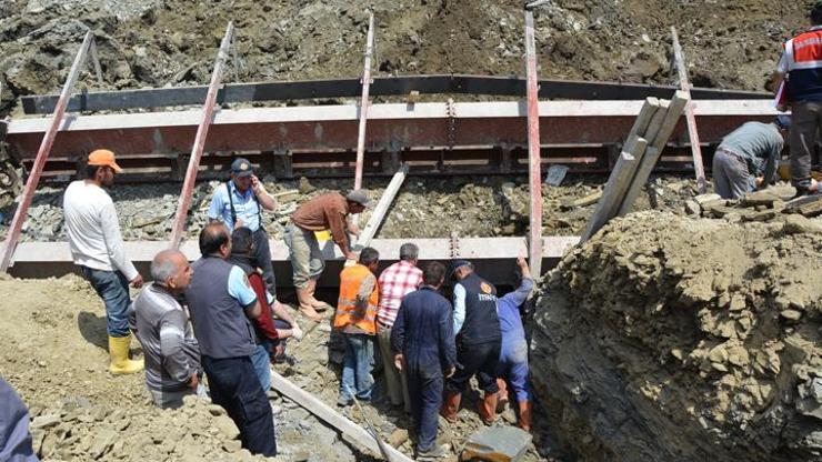 Edirnede baraj inşaatında toprak altındaki işçinin cesedine ulaşıldı