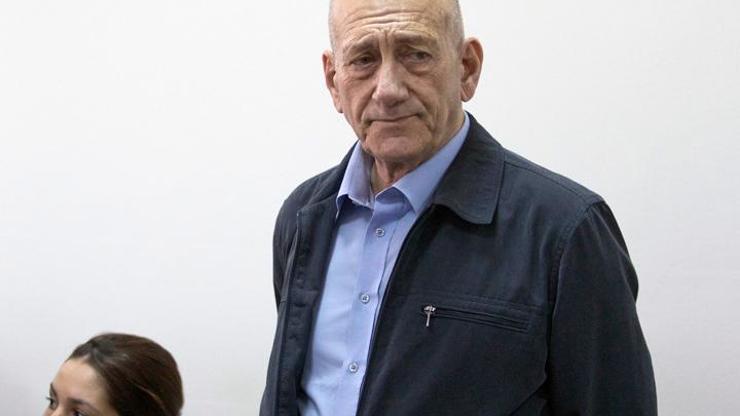 İsrail eski Başbakanı Olmert 18 ay hapis yatacak