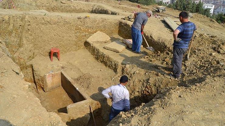 Gemlikte 2 bin 200 yıllık lahit mezar bulundu