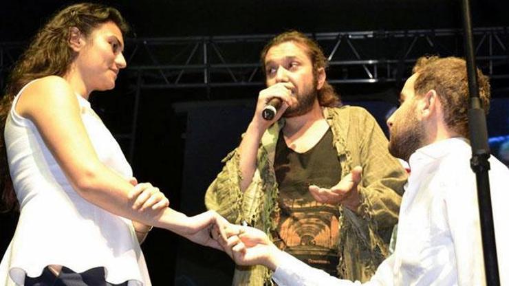 Muhabirden Halil Sezai konserinde evlenme teklifi