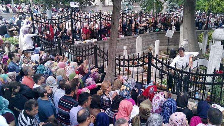 Vatandaşlar Ramazanın ilk gününde Oruç Baba Türbesine akın etti