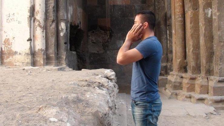 Ani Harabelerinde Ermeni turistin duasına, ezanlı karşılık