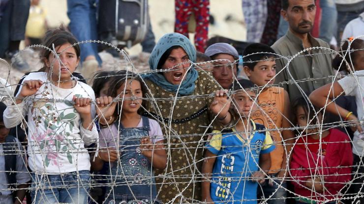 Kobaniden kaçan halkın Türkiye sınırında bekleyişi sürüyor