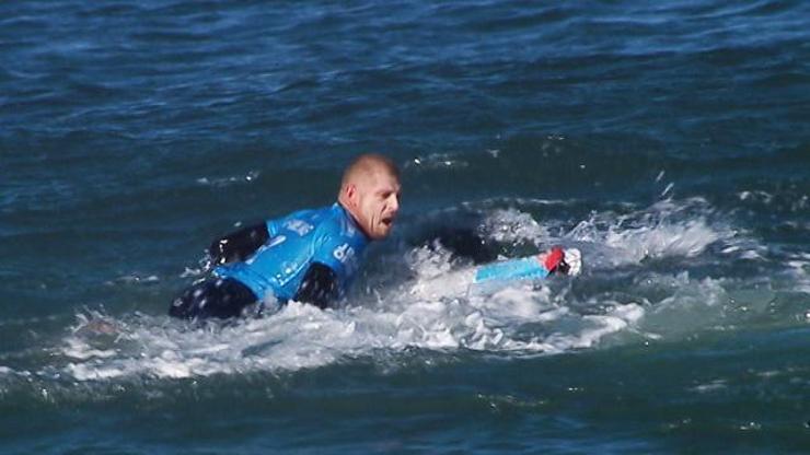 Ünlü sörfçü Mick Fanninge köpekbalığı saldırdı