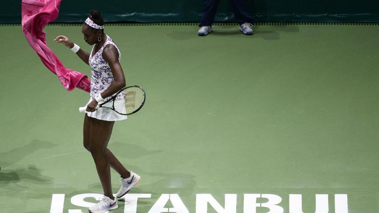 Venus Williams ilk turda havlu attı