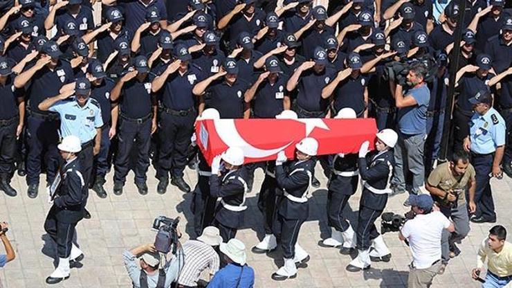 Ceylanpınarda şehit edilen 2 polis için Şanlıurfada tören düzenlendi
