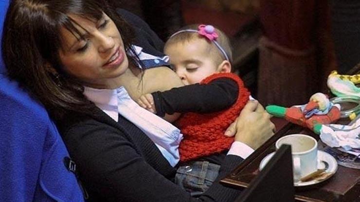 Arjantinli politikacı mecliste bebeğini emzirdi