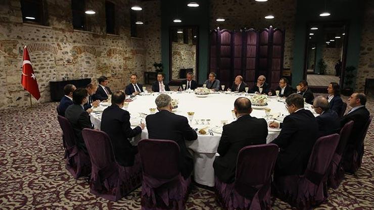 Başbakan Davutoğlu genel yayın yönetmenleriyle biraraya geldi