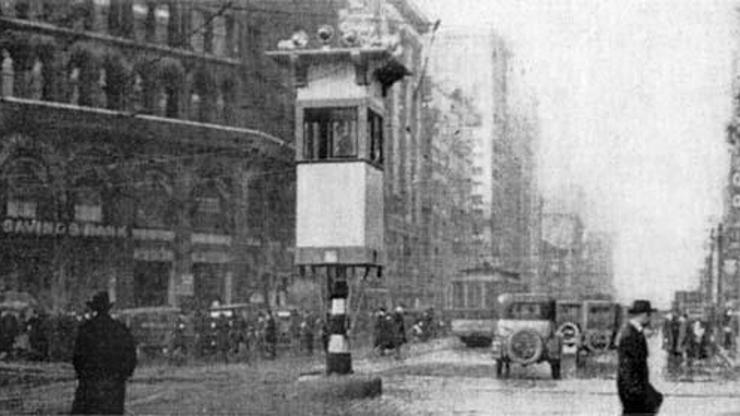 Dünyanın ilk trafik lambası unutulmadı