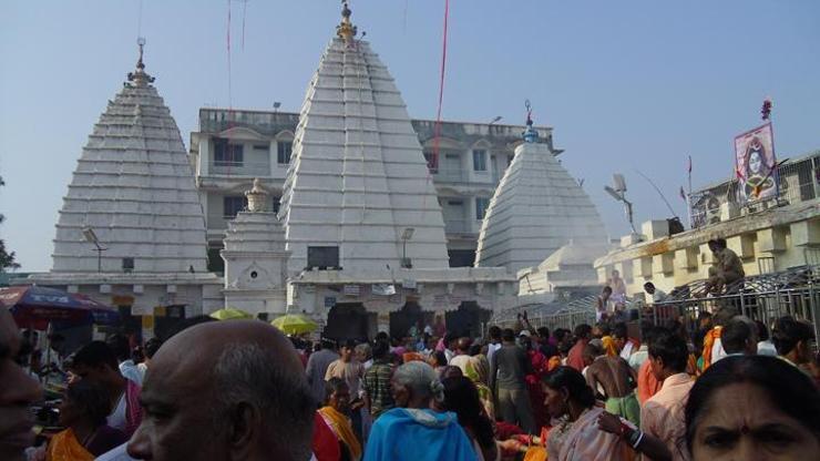 Hindistandaki tapınakta izdiham: 11 ölü, 50den fazla yaralı