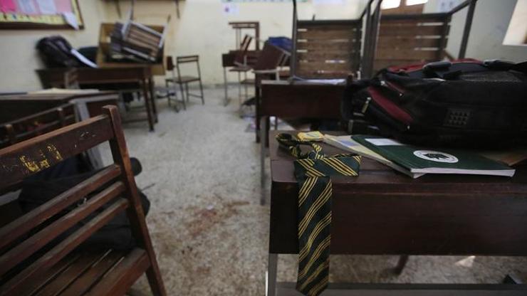 Pakistan okul saldırganlarına idam cezası verdi