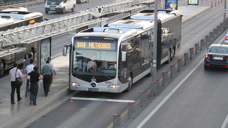 Haliç metrobüs durağında bakım başlıyor