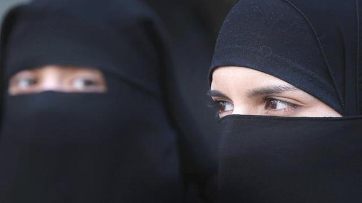 Suudi Arabistanda kadınlar ilk kez sandığa gidiyor