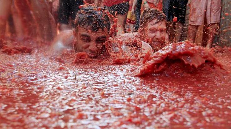 İspanyada domates savaşı festivali
