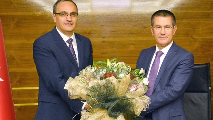 Çarşamba müdür, perşembe müsteşar, bugün bakan... Çarşamba müdür, perşembe müsteşar, bugün bakan...