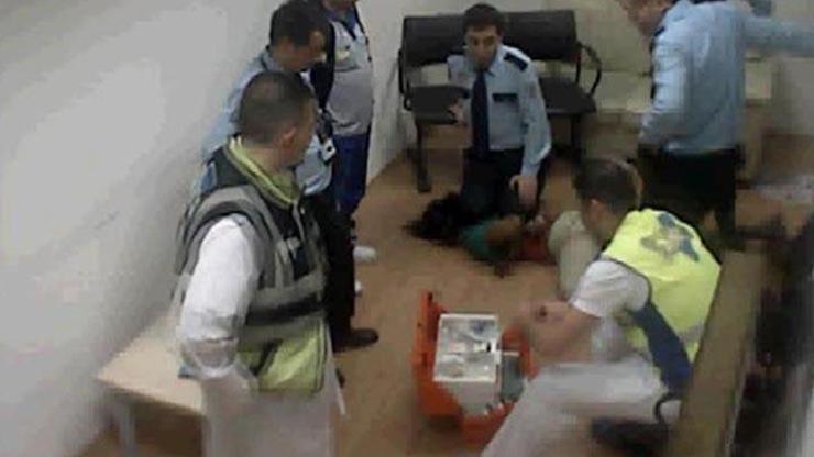 Polis havaalanında ABDli kadını öldürdü, doktor da izledi