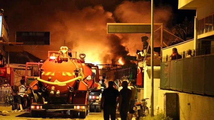 Manavgattaki terör protestolarında işyerleri yakıldı