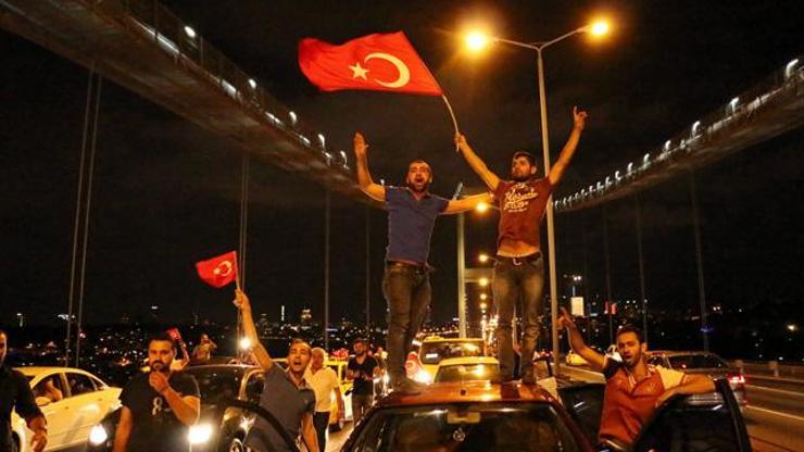 İstanbulda teröre lanet yürüyüşü