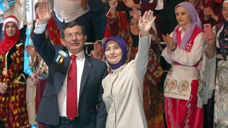 Ahmet Davutoğlunun yeniden seçildiği kongreden izlenimler...