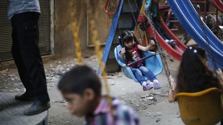 Suriyede çocuk parkına füze düştü