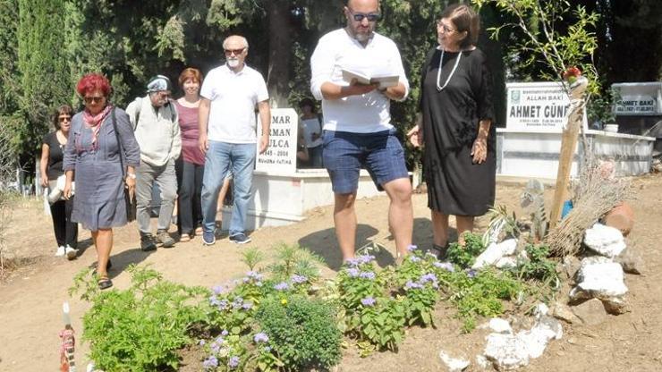 Sanatçı Tuncel Kurtiz mezarı başında anıldı