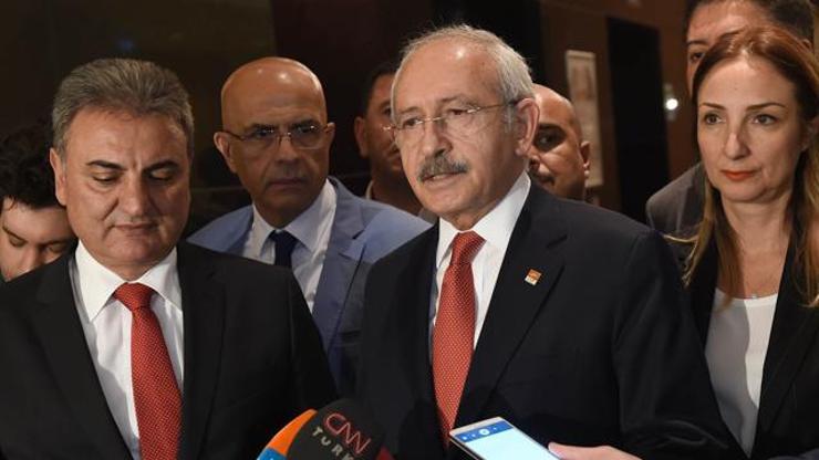 Kemal Kılıçdaroğlu Ahmet Hakanı evinde ziyaret etti
